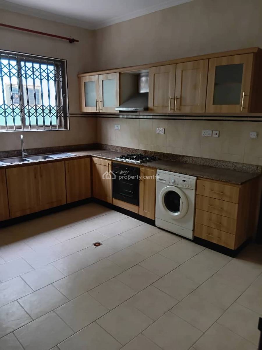 Executive 5 Bedrooms House in Osu, Oxfords Street, Osu, Accra, Office Space for Rent