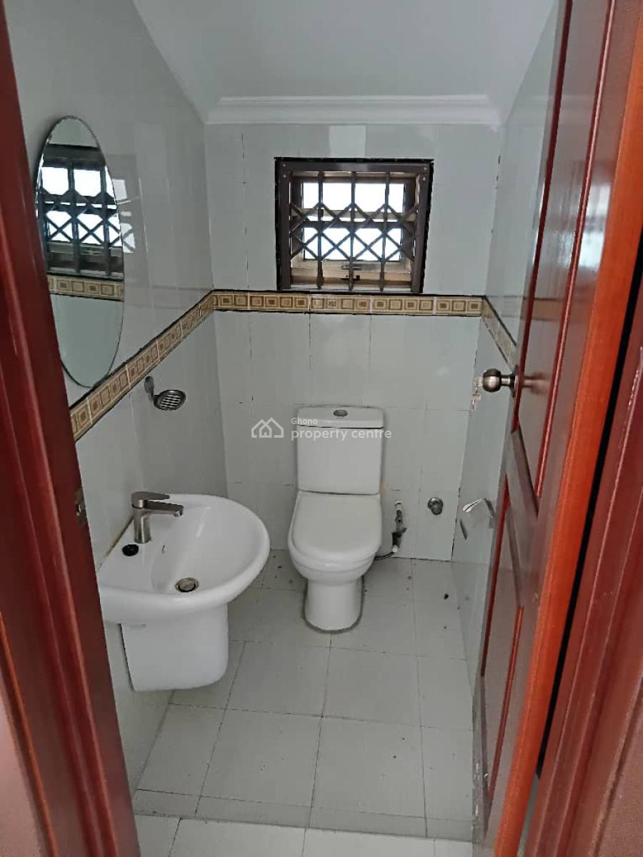 Executive 5 Bedrooms House in Osu, Oxfords Street, Osu, Accra, Office Space for Rent