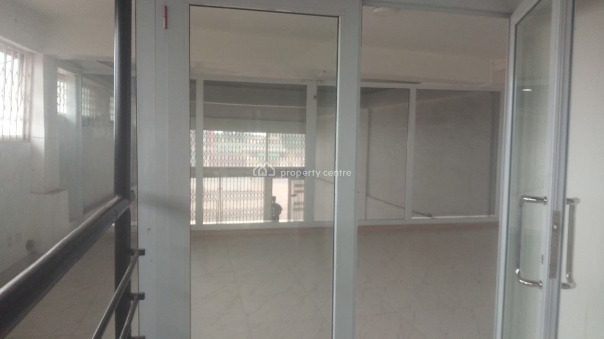 Showroom/warehouse in a Prime Location Facing The Main Road, Spintex, Accra, Warehouse for Rent