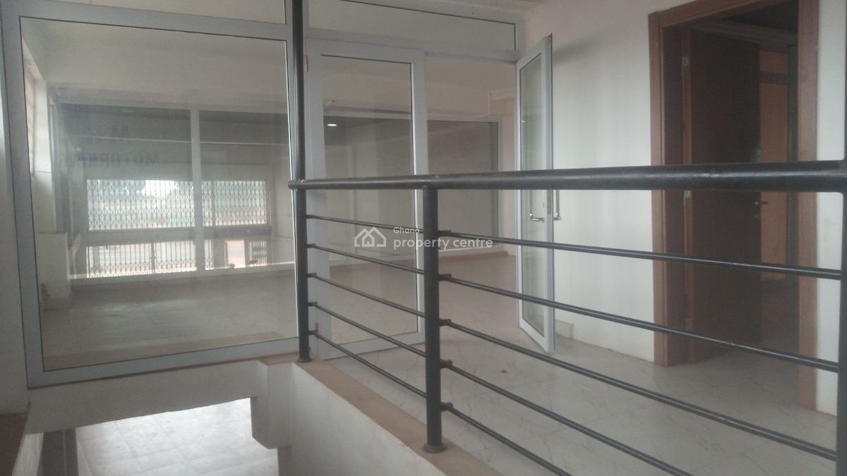 Showroom/warehouse in a Prime Location Facing The Main Road, Spintex, Accra, Warehouse for Rent