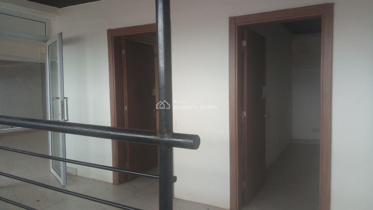 Showroom/warehouse in a Prime Location Facing The Main Road, Spintex, Accra, Warehouse for Rent