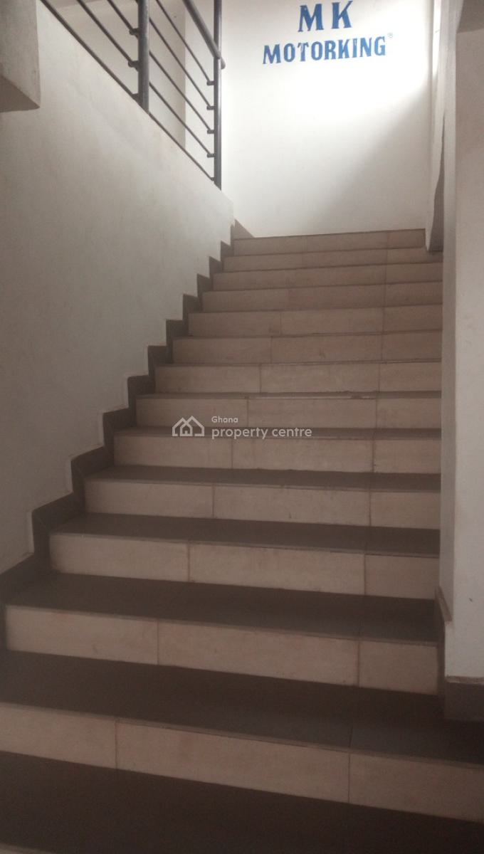 Showroom/warehouse in a Prime Location Facing The Main Road, Spintex, Accra, Warehouse for Rent