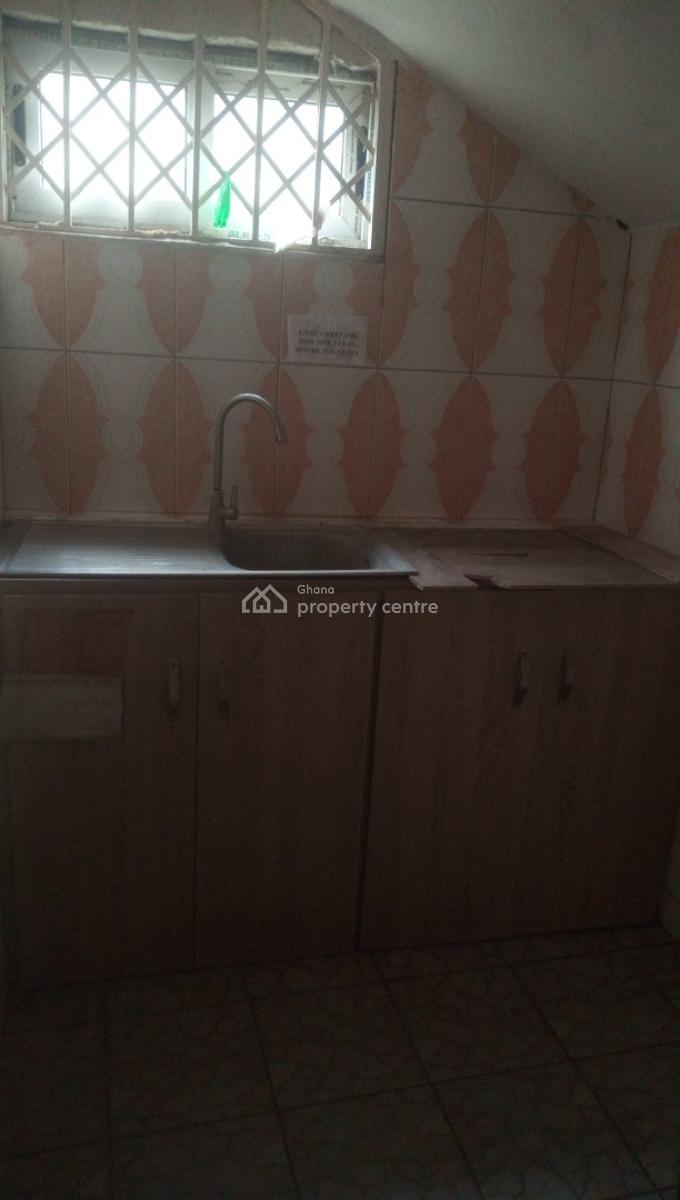 Showroom/warehouse in a Prime Location Facing The Main Road, Spintex, Accra, Warehouse for Rent
