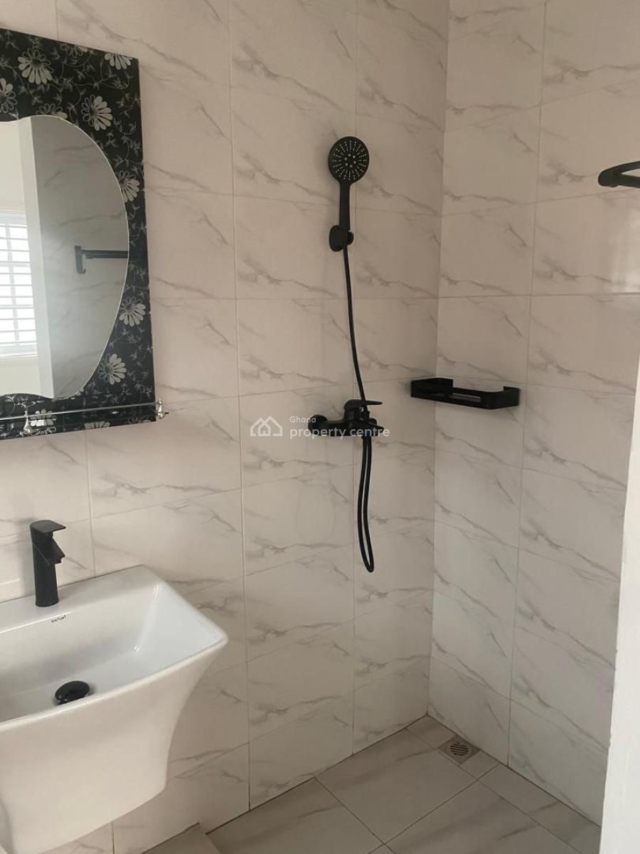 Executive 2 Bedrooms House, Achimota, Achimota, Accra, Townhouse for Sale