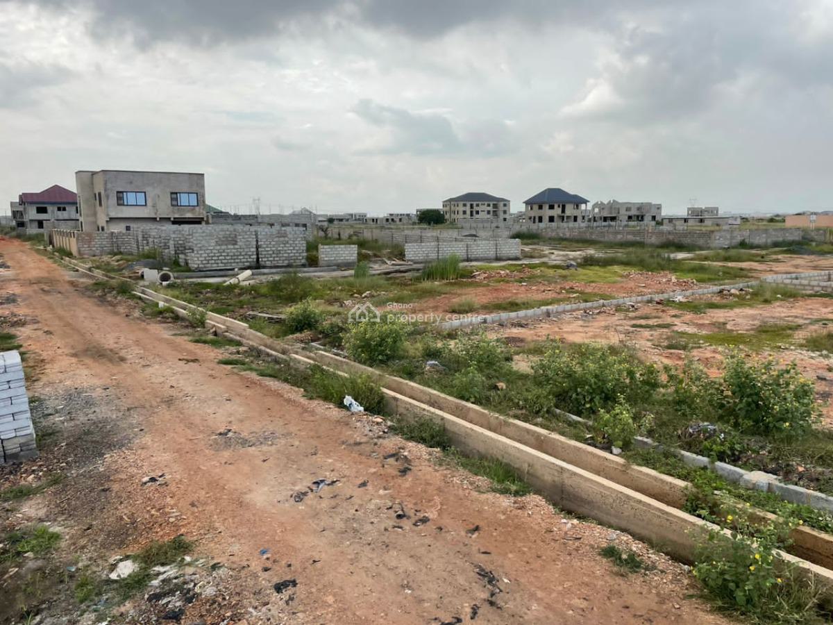 Secure Half Plot Space in Cedar Court, Tema Community 25, Adom Estate Road, Community 25, Tema, Accra, Mixed-use Land for Sale