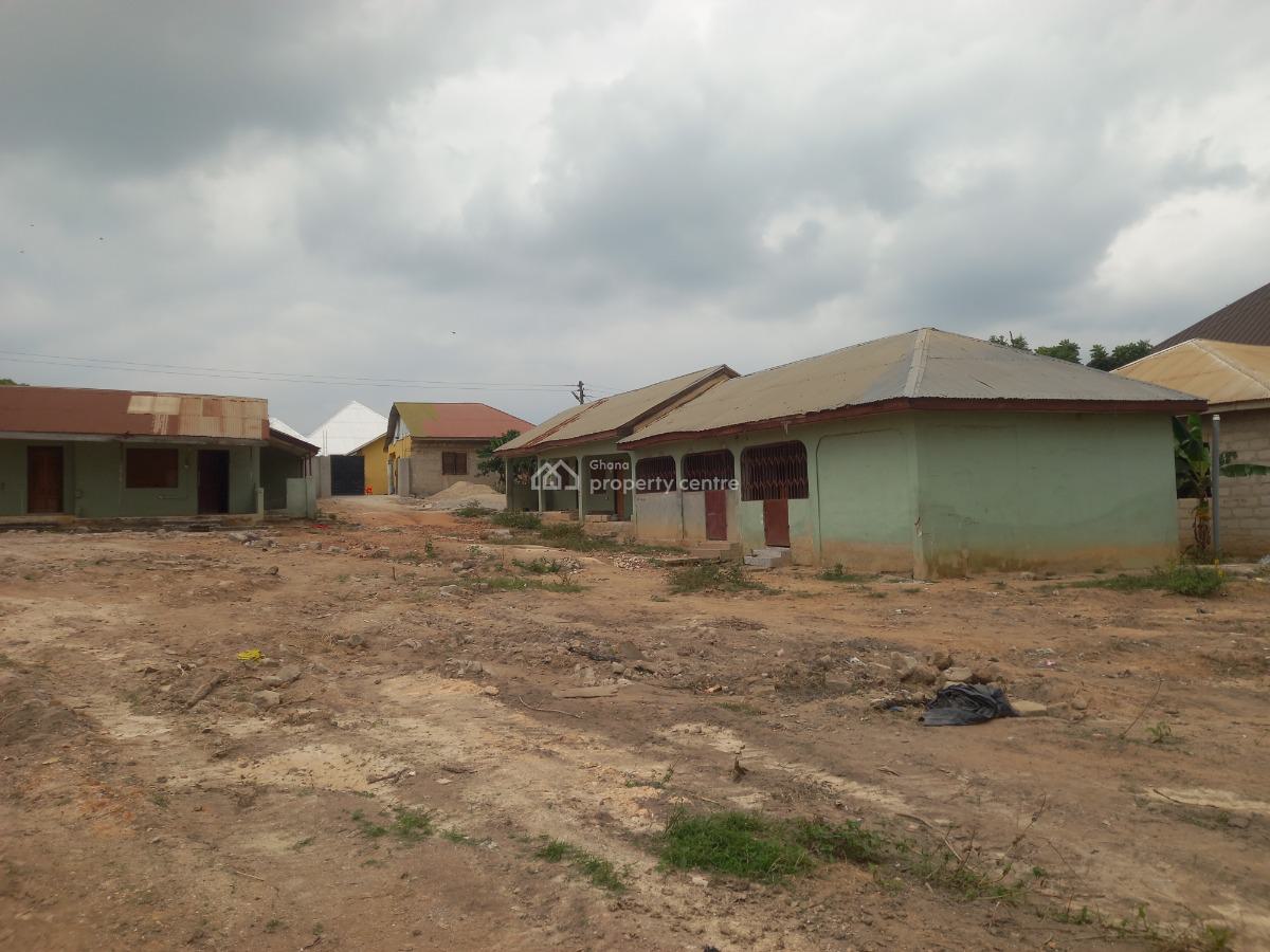 5 Bedrooms ( on 2 Plots), Antoa, Near The Shs, Secondary School., Kumasi Metropolitan, Ashanti, House for Sale