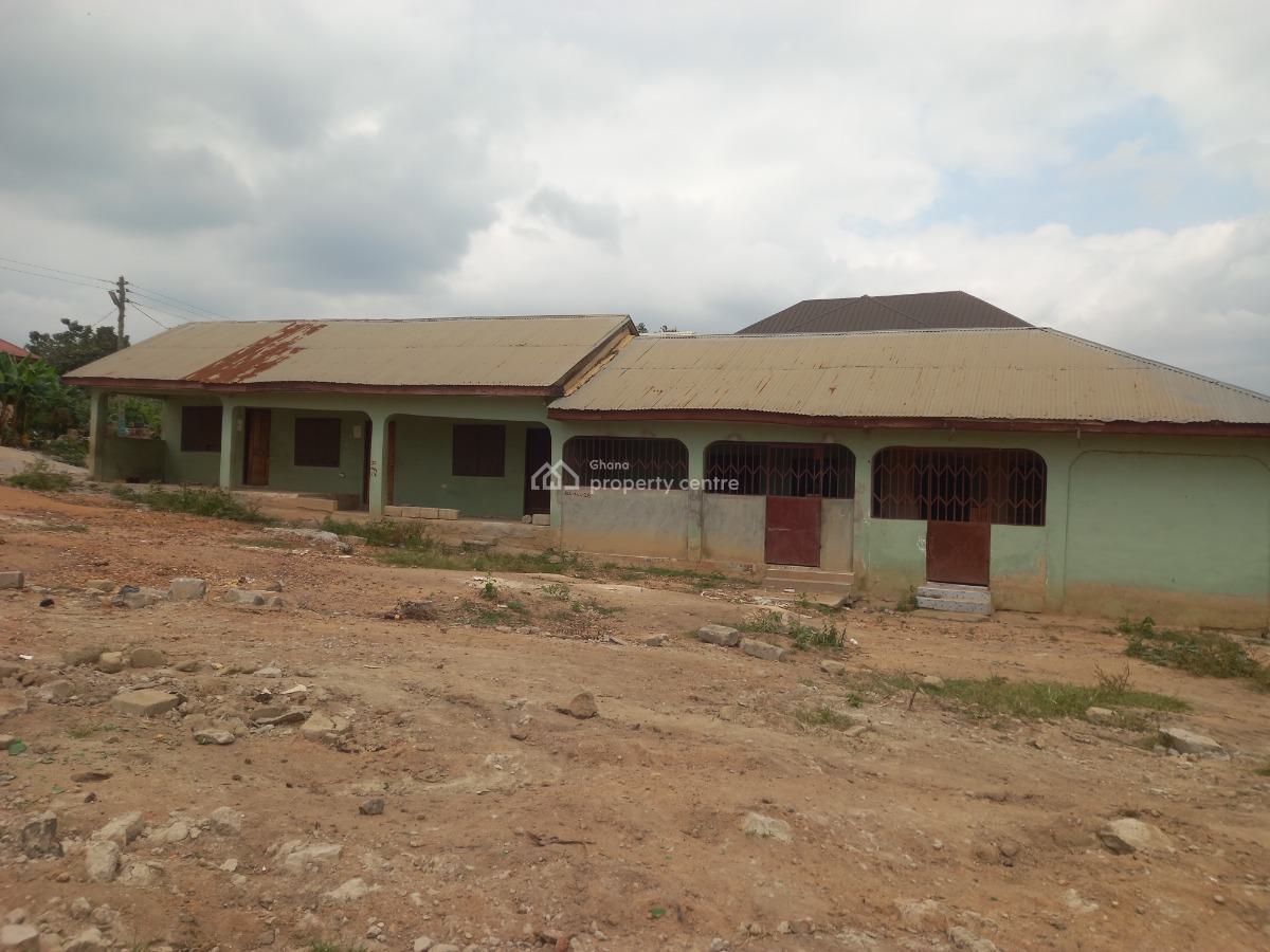 5 Bedrooms ( on 2 Plots), Antoa, Near The Shs, Secondary School., Kumasi Metropolitan, Ashanti, House for Sale