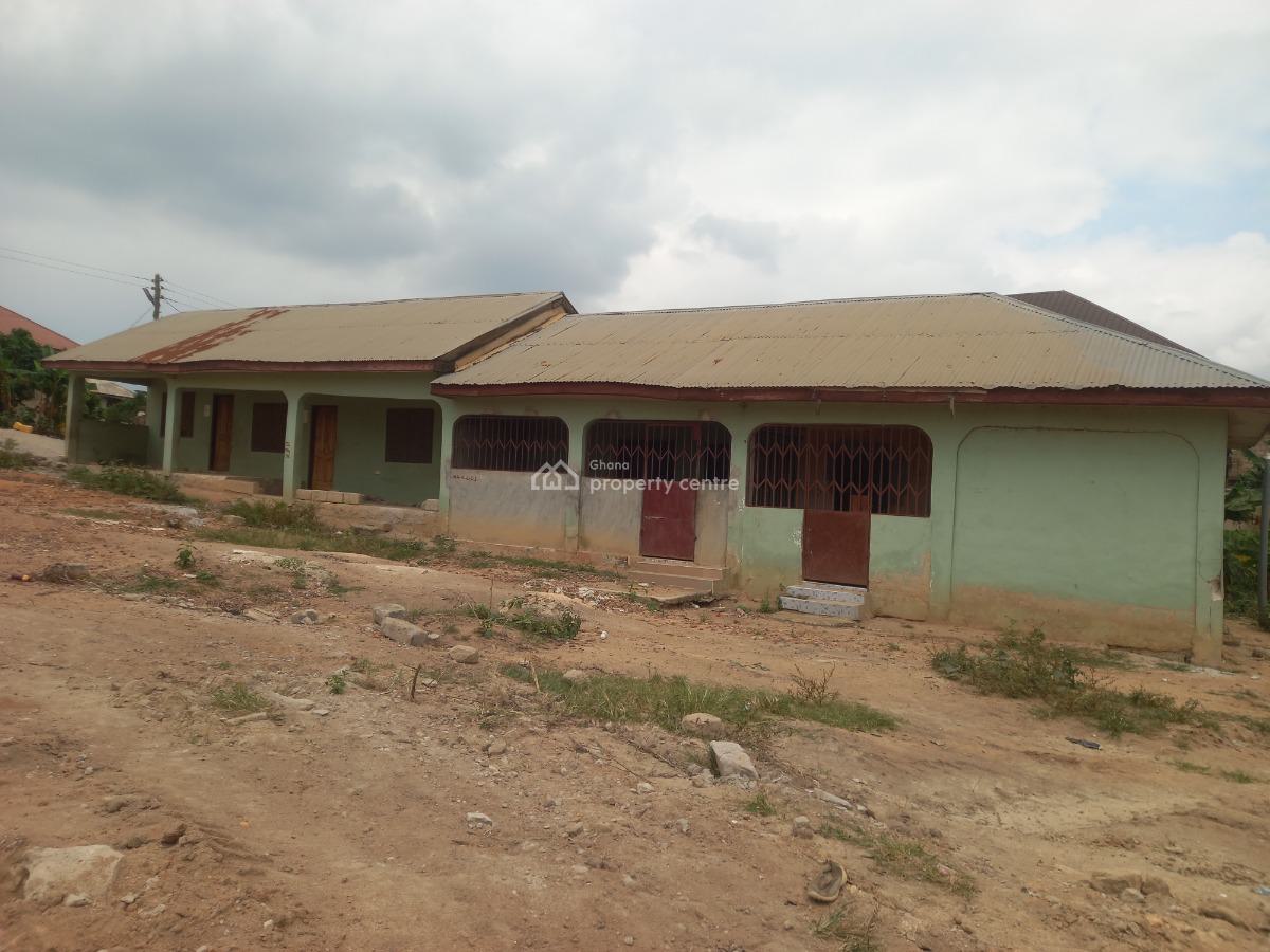 5 Bedrooms ( on 2 Plots), Antoa, Near The Shs, Secondary School., Kumasi Metropolitan, Ashanti, House for Sale