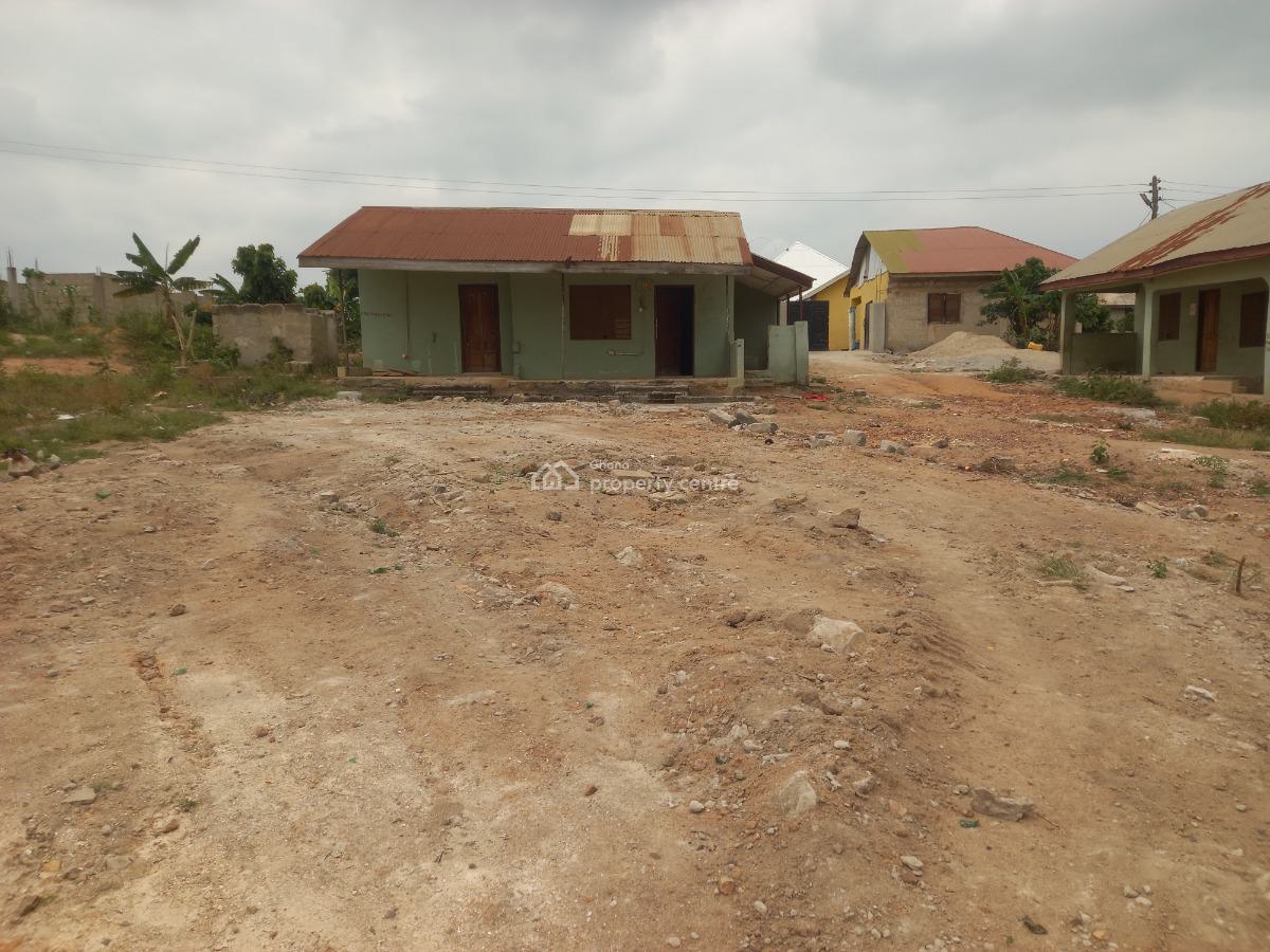 5 Bedrooms ( on 2 Plots), Antoa, Near The Shs, Secondary School., Kumasi Metropolitan, Ashanti, House for Sale