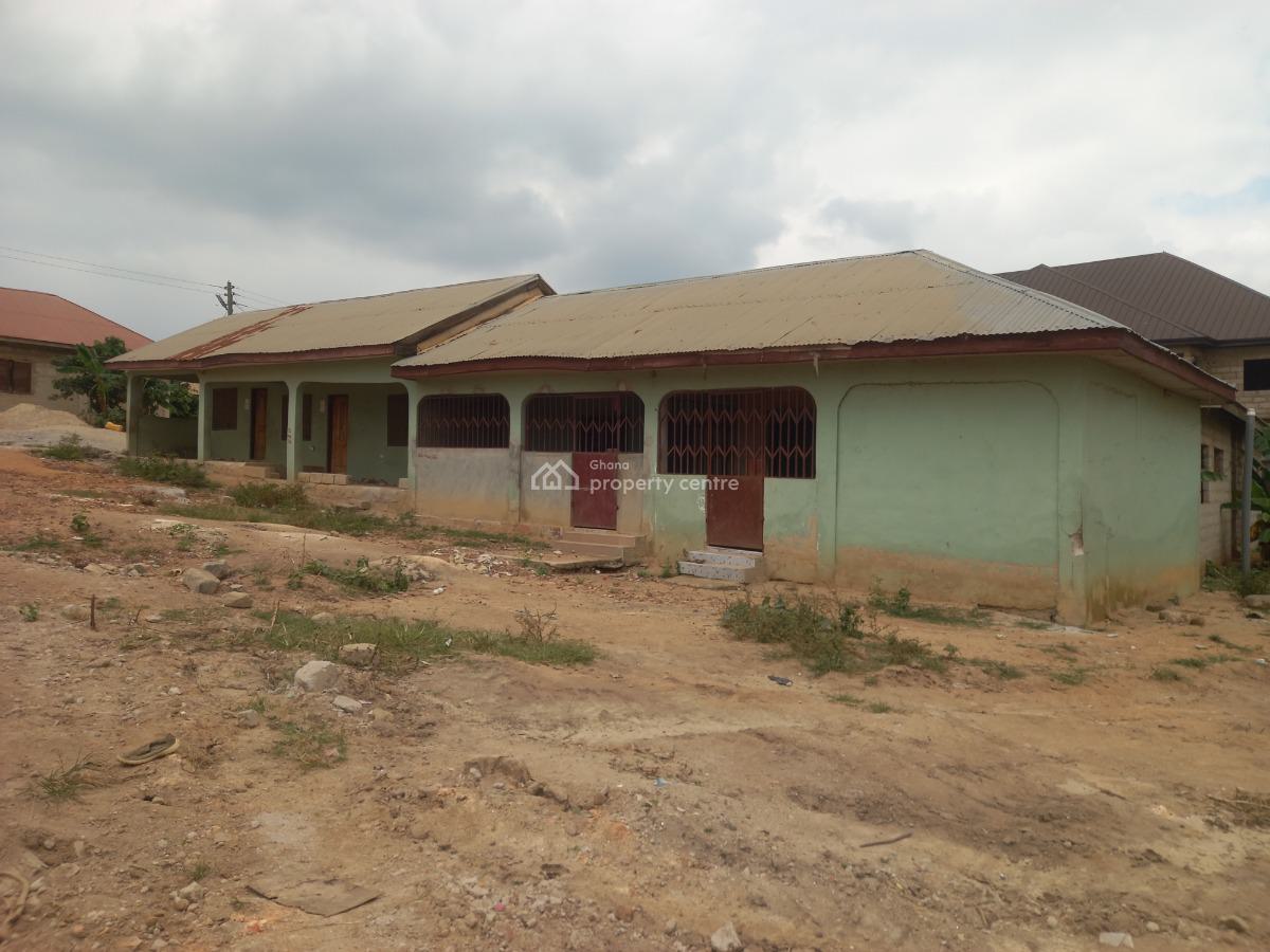 5 Bedrooms ( on 2 Plots), Antoa, Near The Shs, Secondary School., Kumasi Metropolitan, Ashanti, House for Sale