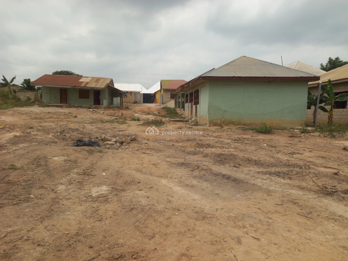 5 Bedrooms ( on 2 Plots), Antoa, Near The Shs, Secondary School., Kumasi Metropolitan, Ashanti, House for Sale