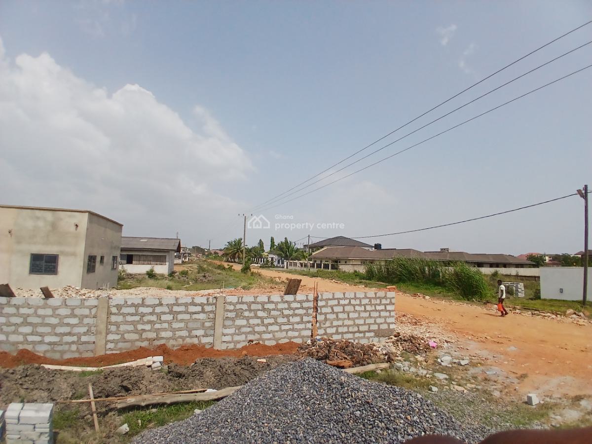 Cedar Court Half Plot---family Living in Tema Community 25, Adom Estate Road, Community 25, Tema, Accra, Mixed-use Land for Sale
