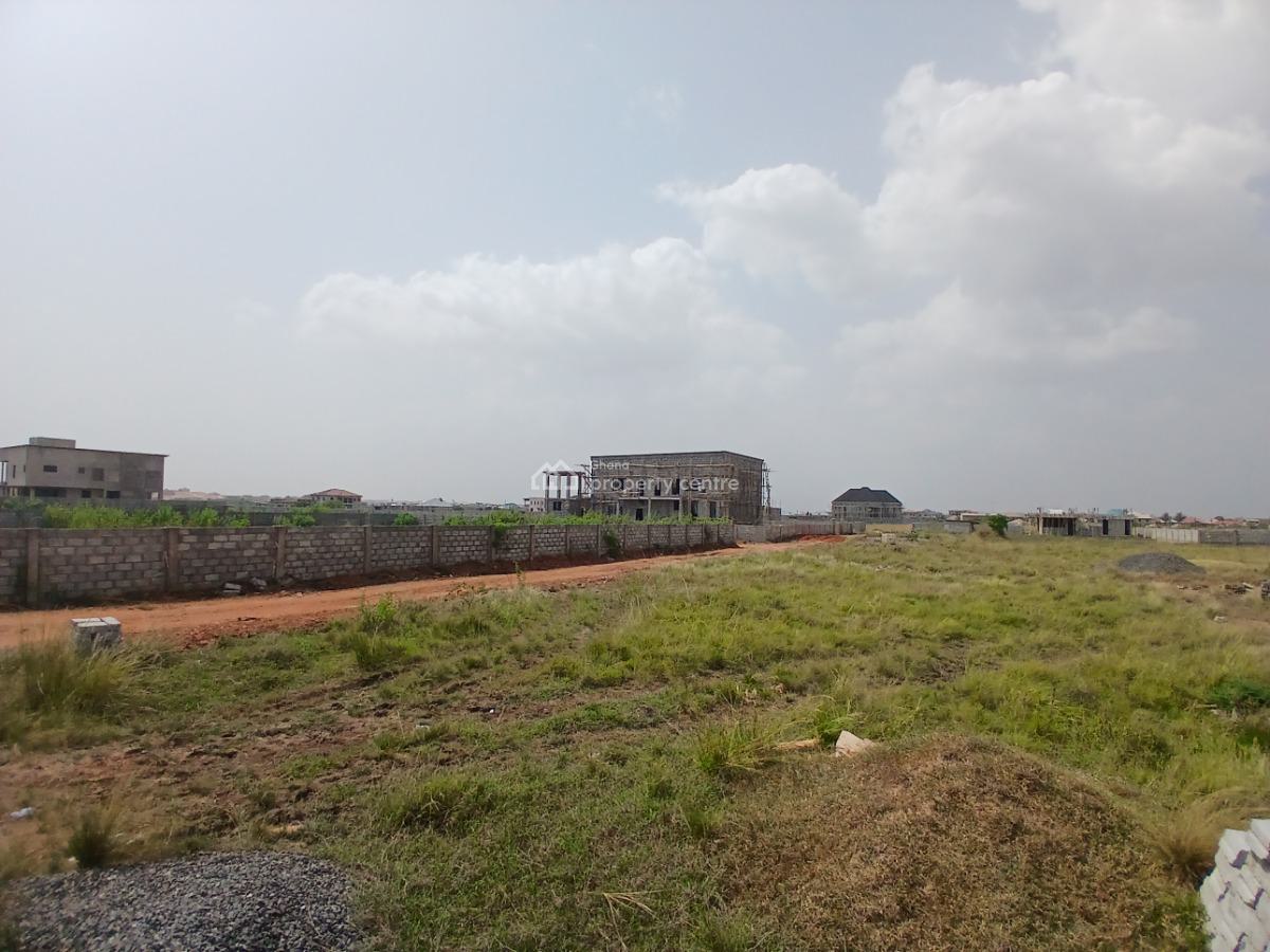 Cedar Court Half Plot---family Living in Tema Community 25, Adom Estate Road, Community 25, Tema, Accra, Mixed-use Land for Sale