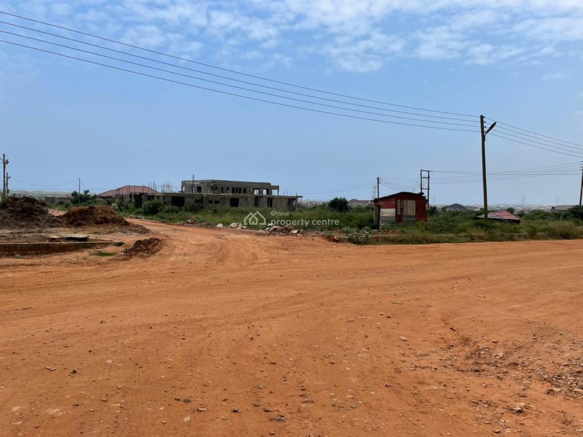 Easy Ownership -- Calm Half Plot with Full Documents in Tema C25, Devtraco Road, Community 25, Tema, Accra, Mixed-use Land for Sale