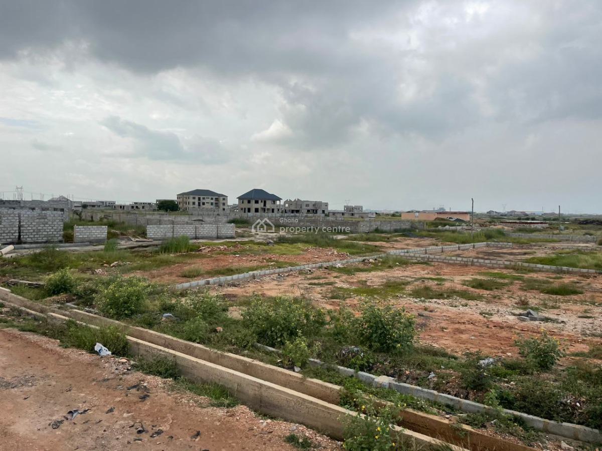 Easy Ownership -- Calm Half Plot with Full Documents in Tema C25, Devtraco Road, Community 25, Tema, Accra, Mixed-use Land for Sale