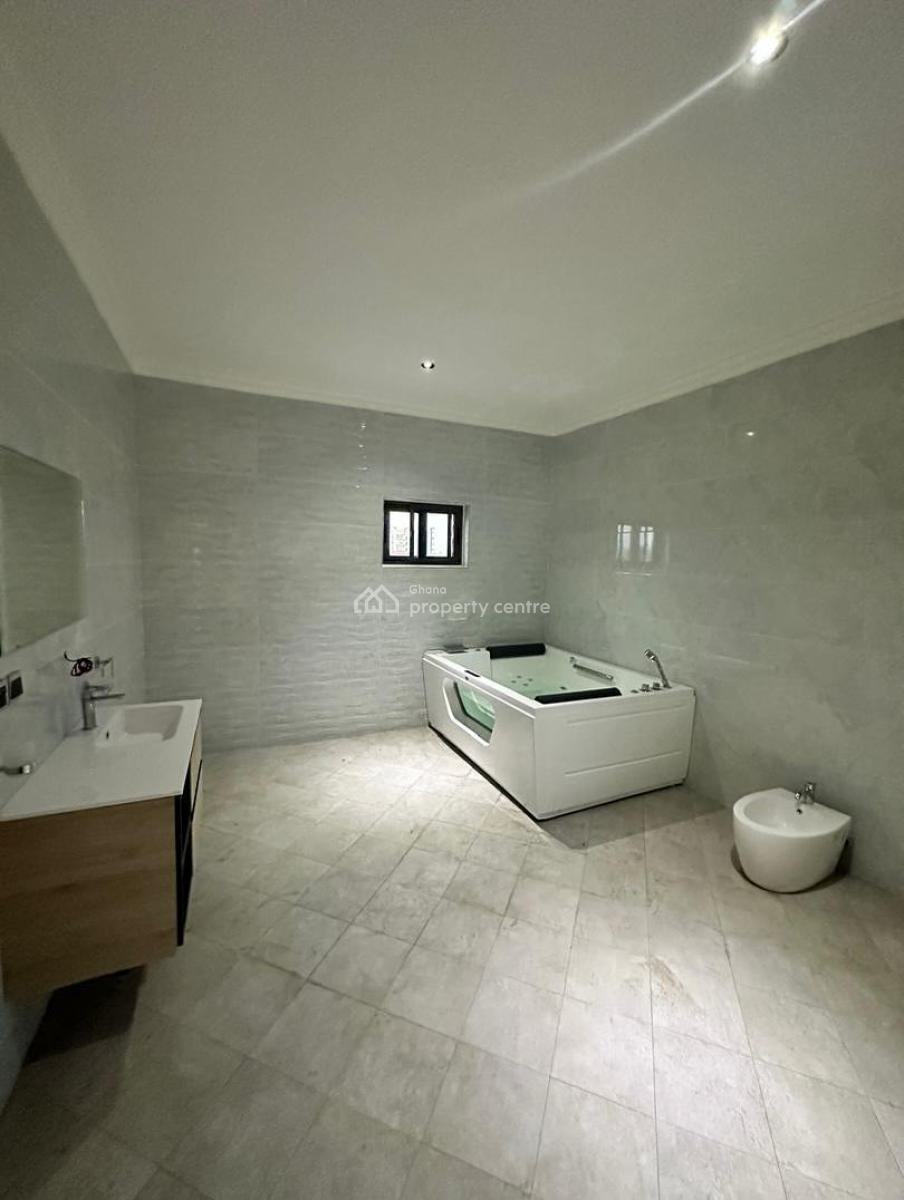 Executive Unfurnished 5 Bedroom, East Legon, Accra, Townhouse for Rent
