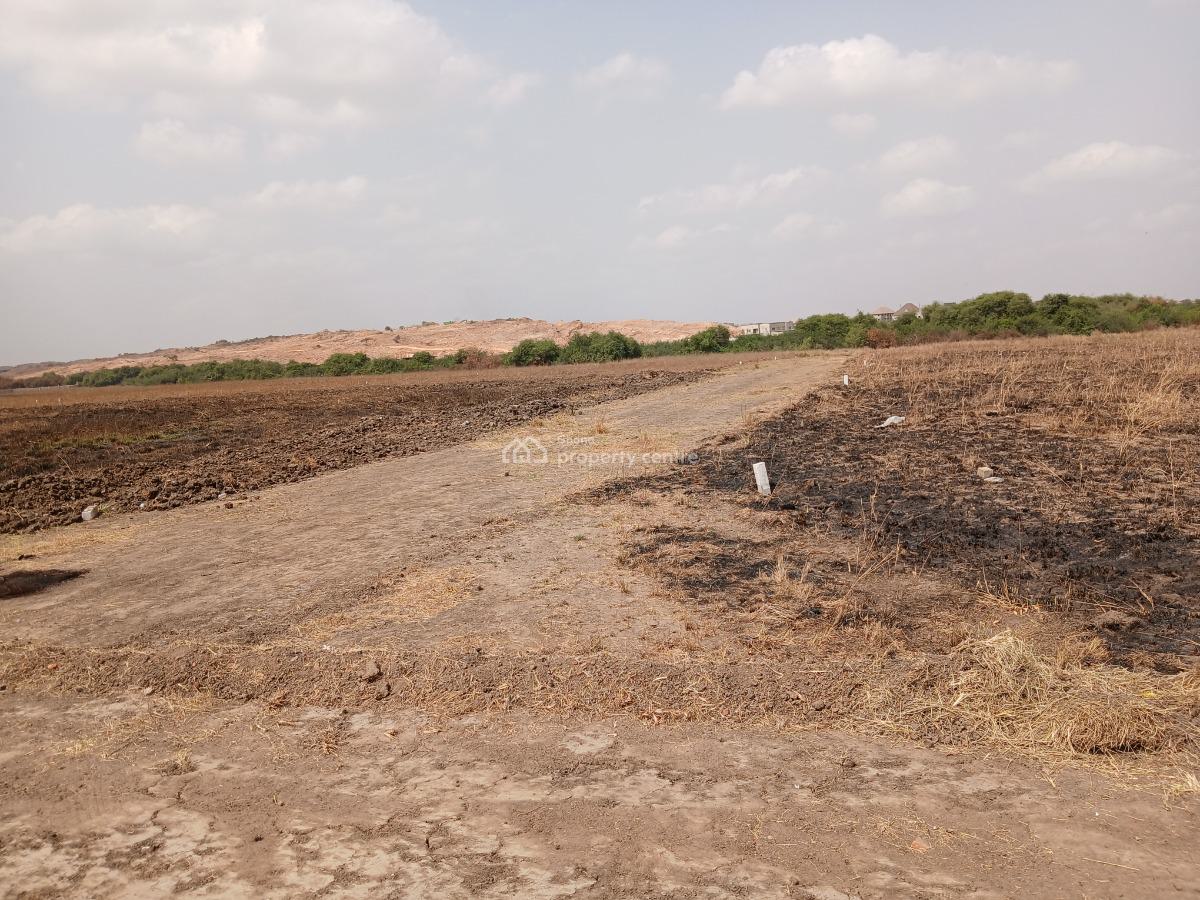 New on Market !!!! Developed Residence Half Plot - Tema Community 25, Community 25 Mall, Tema, Accra, Mixed-use Land for Sale