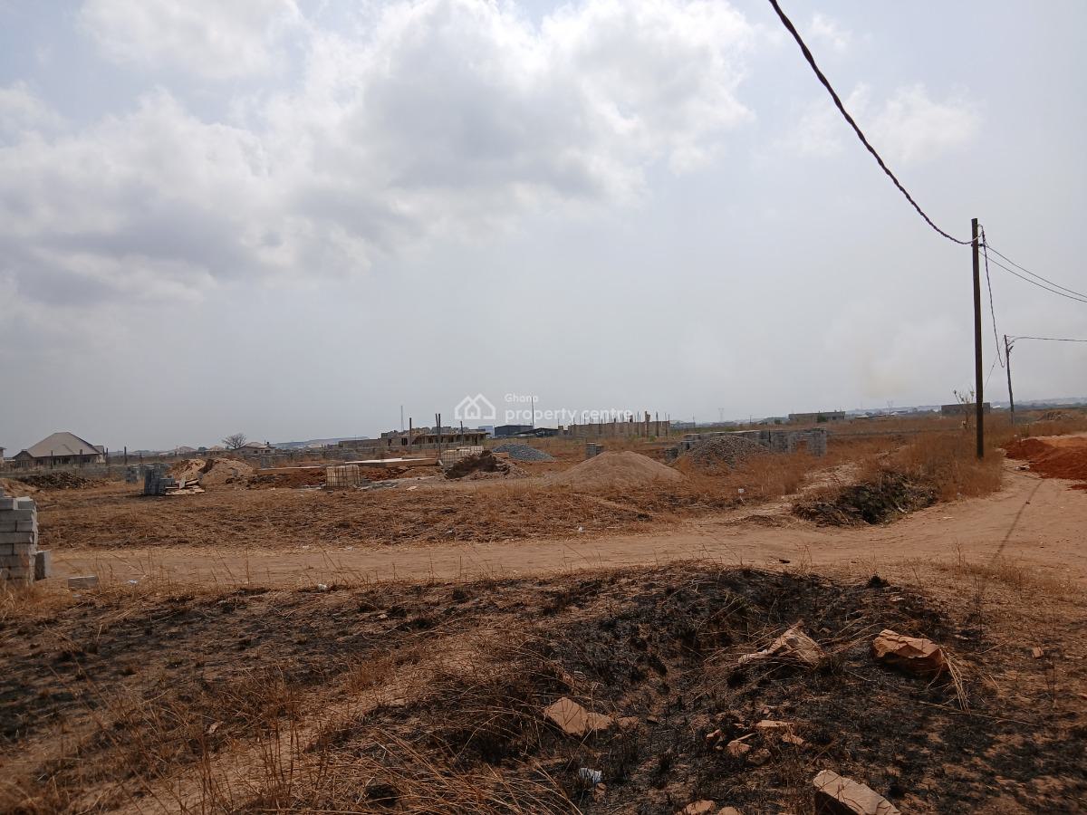 New on Market !!!! Developed Residence Half Plot - Tema Community 25, Community 25 Mall, Tema, Accra, Mixed-use Land for Sale