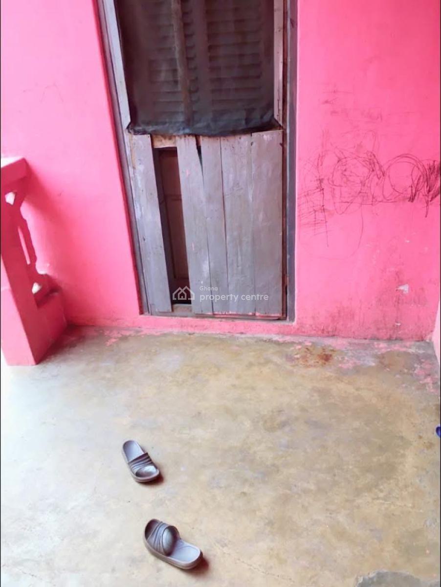 Nice Single Room, Melcom Shopping Mall, Labadi-aborm, Accra, Apartment for Rent