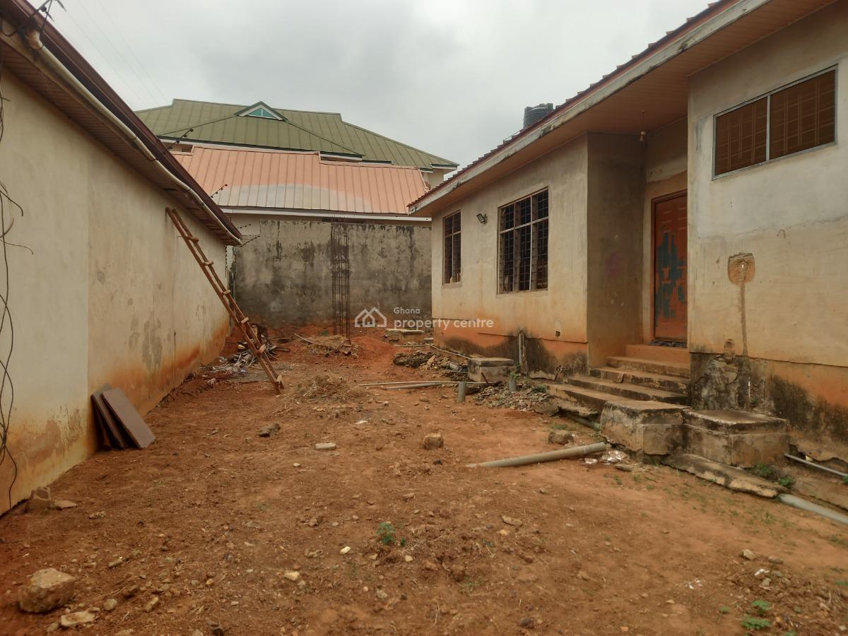 4 Bedrooms, Atasemaso Konkromoase, Kumasi Metropolitan, Ashanti, House for Sale