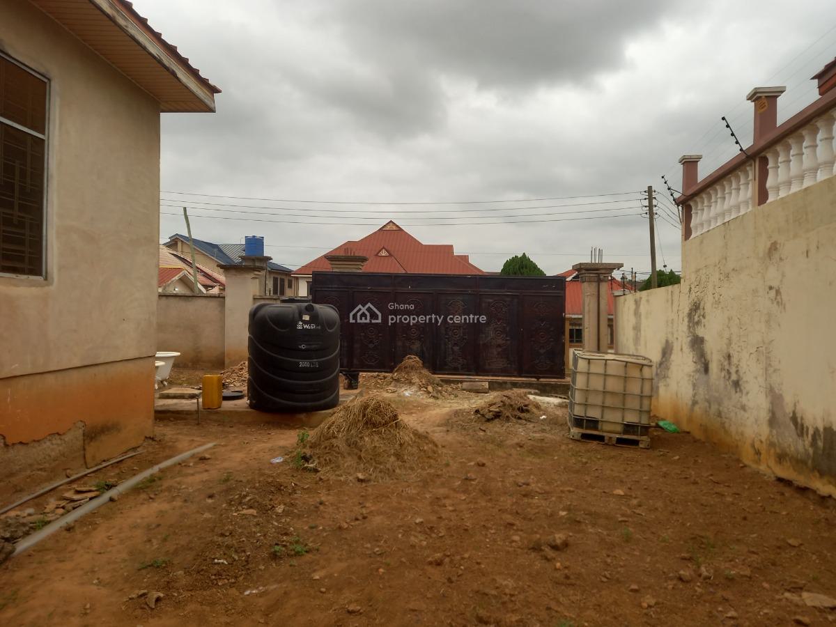 4 Bedrooms, Atasemaso Konkromoase, Kumasi Metropolitan, Ashanti, House for Sale