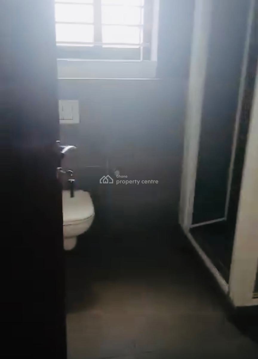 Osu 10 Bedrooms, Oxfords Street, Osu, Accra, House for Rent