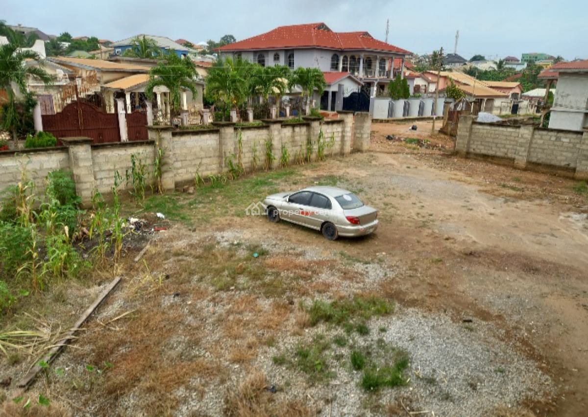10 Bedrooms, Kotwi, on Santasi Road., Kumasi Metropolitan, Ashanti, House for Sale
