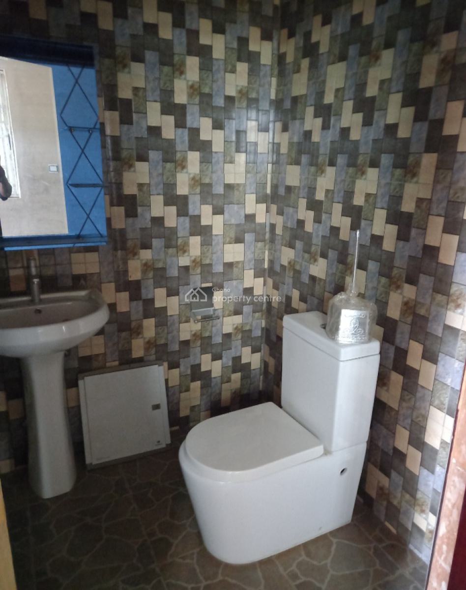 3 Bedrooms  on ( 4 Plots, 1 Acre Land)., Ejisu Onwe., Ejisu-juaben Municipal, Ashanti, House for Sale