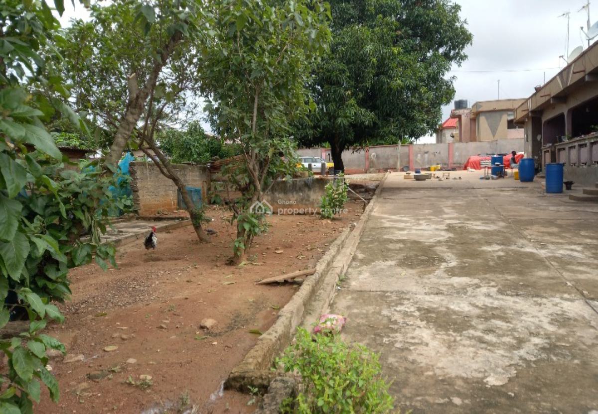 12 Bedrooms  ( Plot Size  170*150) Feet., Tafo Ahenbrono., Kumasi Metropolitan, Ashanti, House for Sale