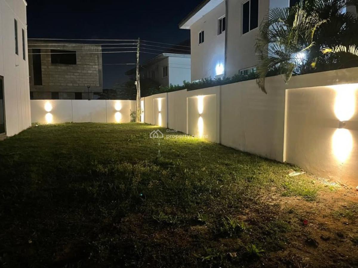 Executive Self-compound 5 Bedroom, Airport Residential Area, Accra, House for Sale