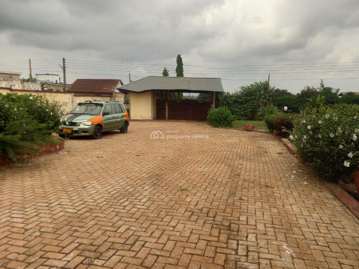 6 Bedrooms, Paraku Estate, Near Ahodwo., Kumasi Metropolitan, Ashanti, House for Sale