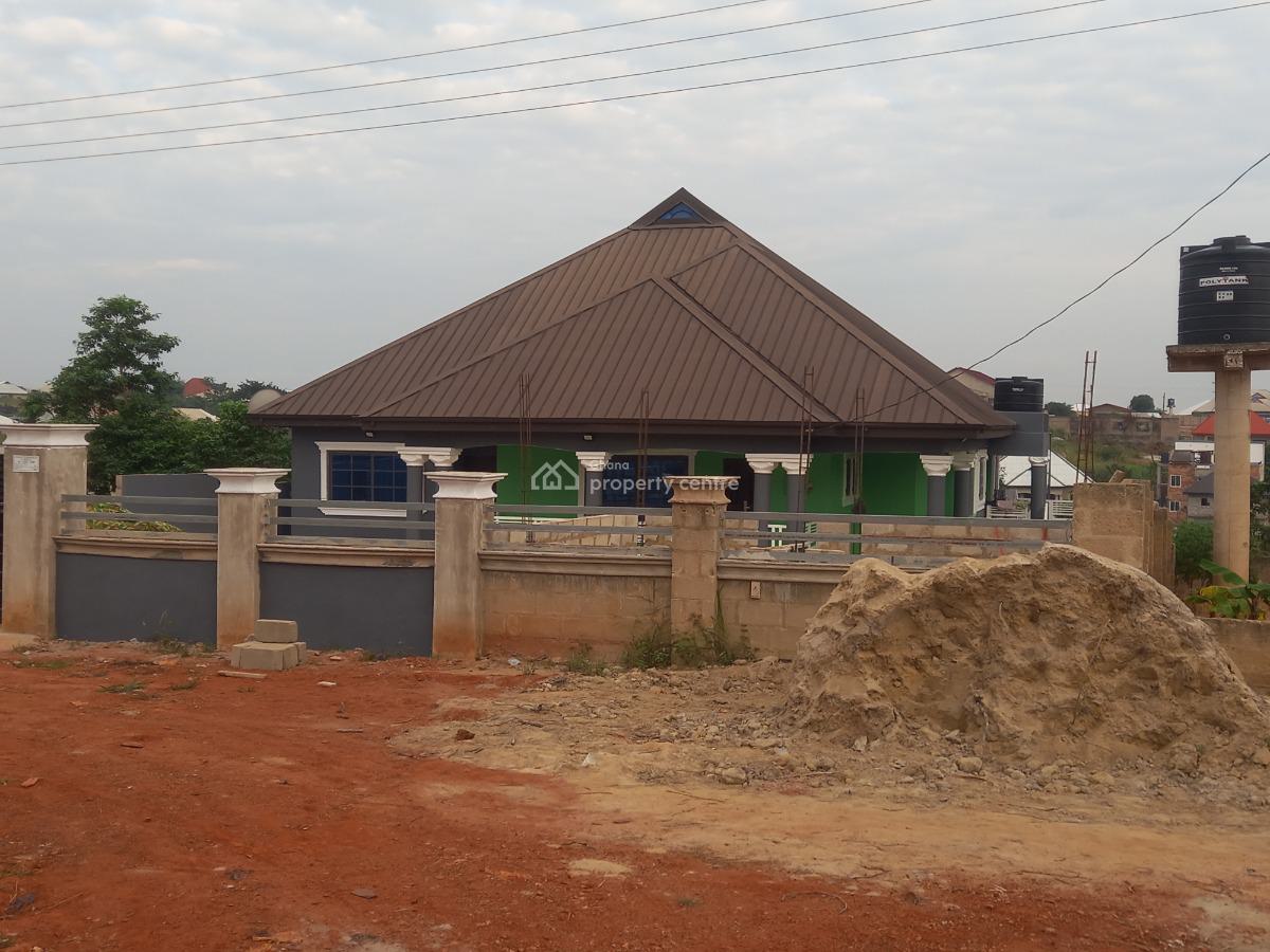 10 Bedrooms, Apromoase, on Tech Ejisu Road., Kumasi Metropolitan, Ashanti, House for Sale
