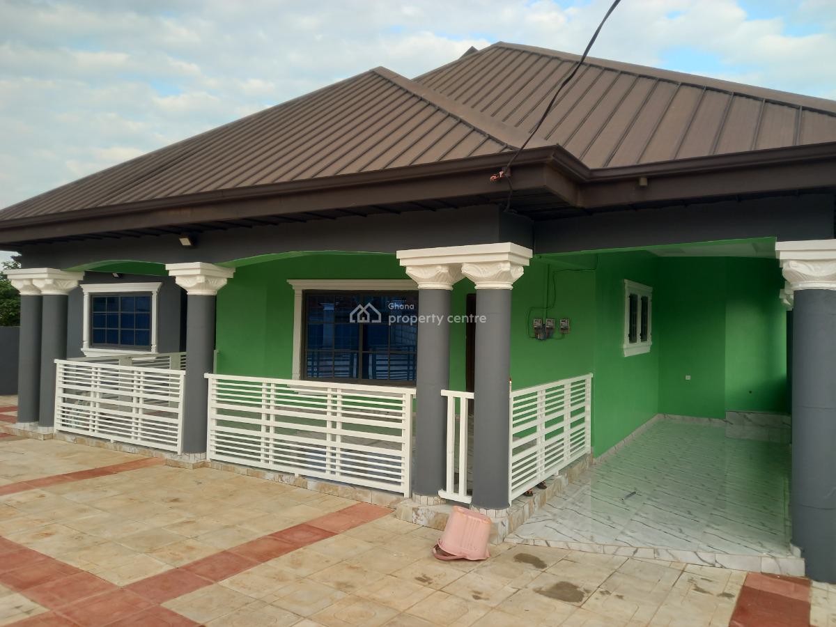 10 Bedrooms, Apromoase, on Tech Ejisu Road., Kumasi Metropolitan, Ashanti, House for Sale