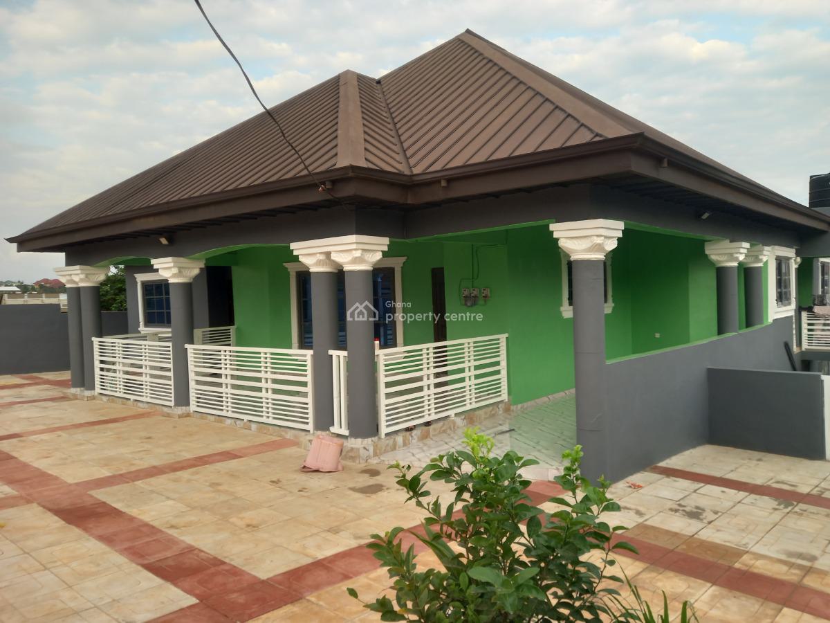 10 Bedrooms, Apromoase, on Tech Ejisu Road., Kumasi Metropolitan, Ashanti, House for Sale