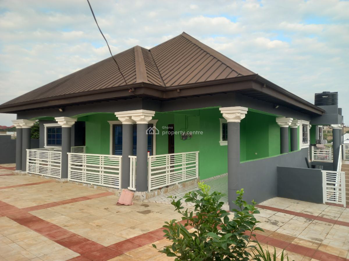 10 Bedrooms, Apromoase, on Tech Ejisu Road., Kumasi Metropolitan, Ashanti, House for Sale