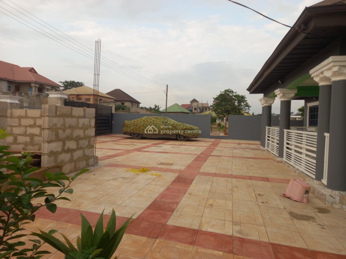 10 Bedrooms, Apromoase, on Tech Ejisu Road., Kumasi Metropolitan, Ashanti, House for Sale
