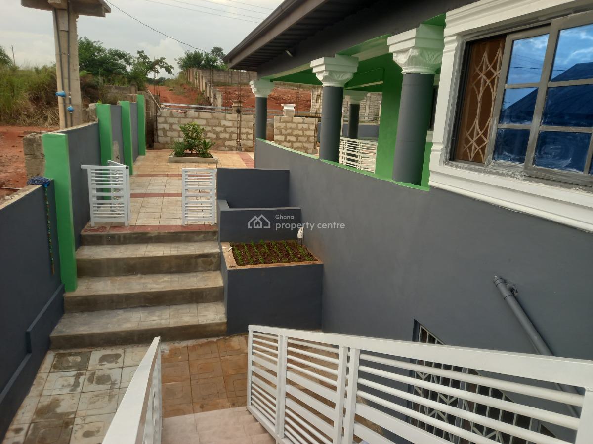10 Bedrooms, Apromoase, on Tech Ejisu Road., Kumasi Metropolitan, Ashanti, House for Sale