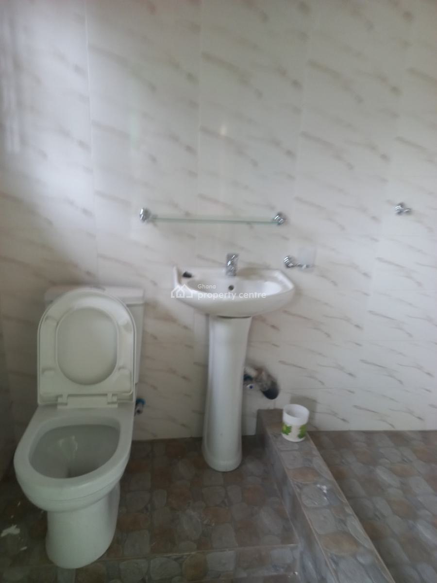 10 Bedrooms, Apromoase, on Tech Ejisu Road., Kumasi Metropolitan, Ashanti, House for Sale