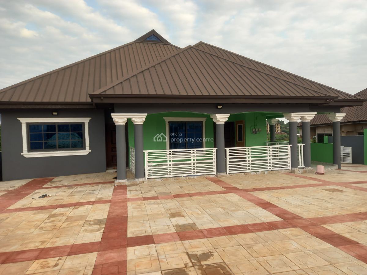 10 Bedrooms, Apromoase, on Tech Ejisu Road., Kumasi Metropolitan, Ashanti, House for Sale