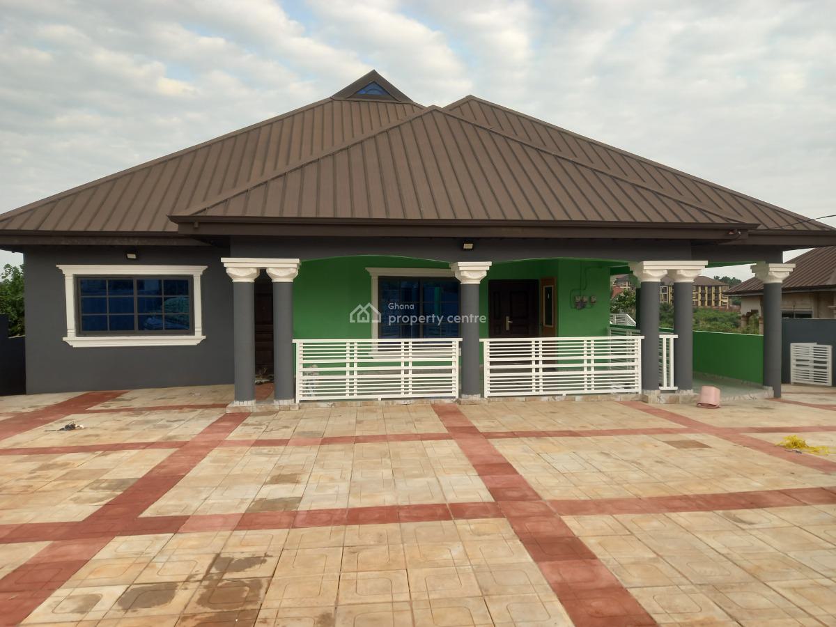 10 Bedrooms, Apromoase, on Tech Ejisu Road., Kumasi Metropolitan, Ashanti, House for Sale