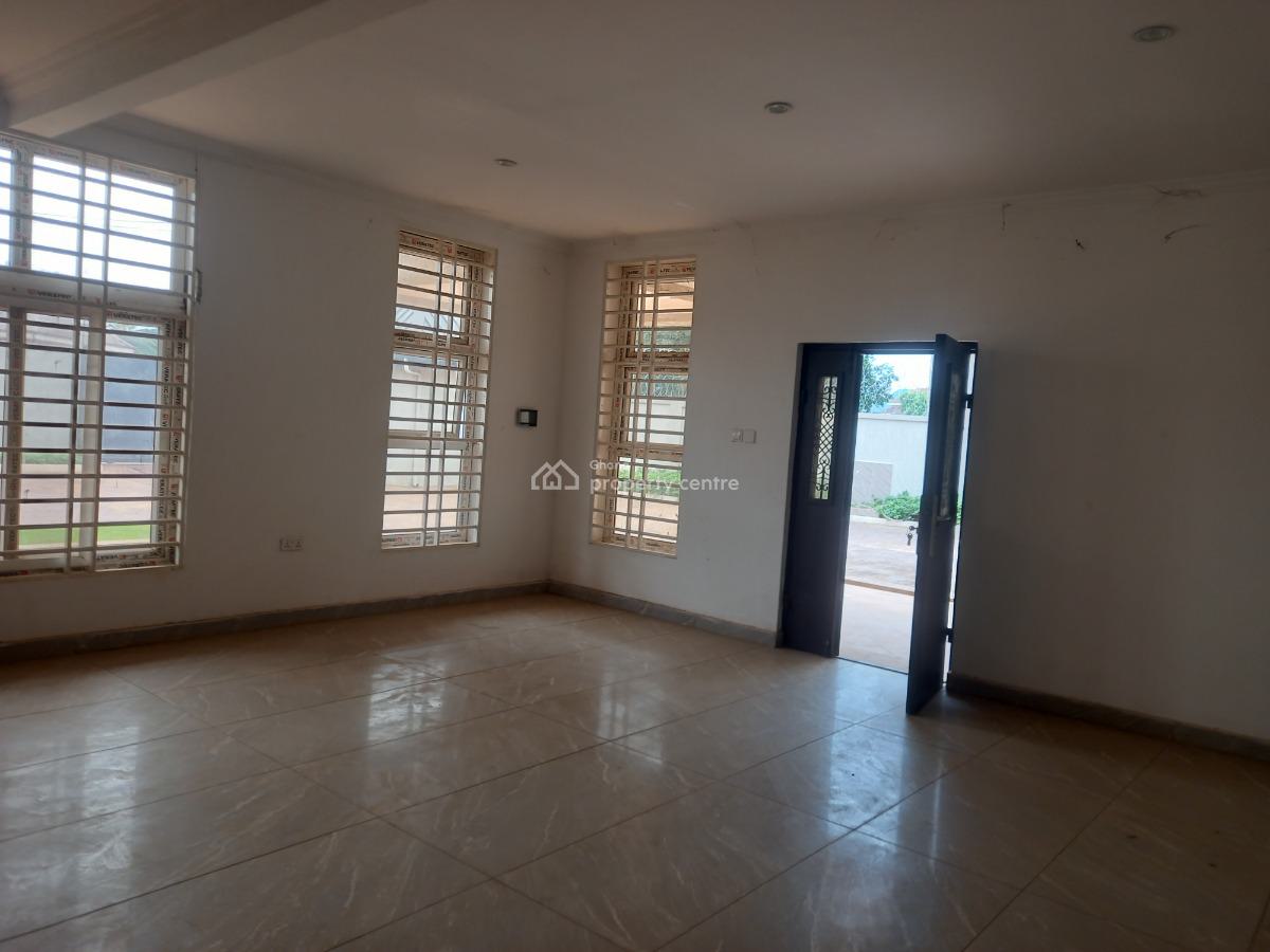 5 Bedrooms, Paraku Estate, Near Ahodwo., Kumasi Metropolitan, Ashanti, House for Sale