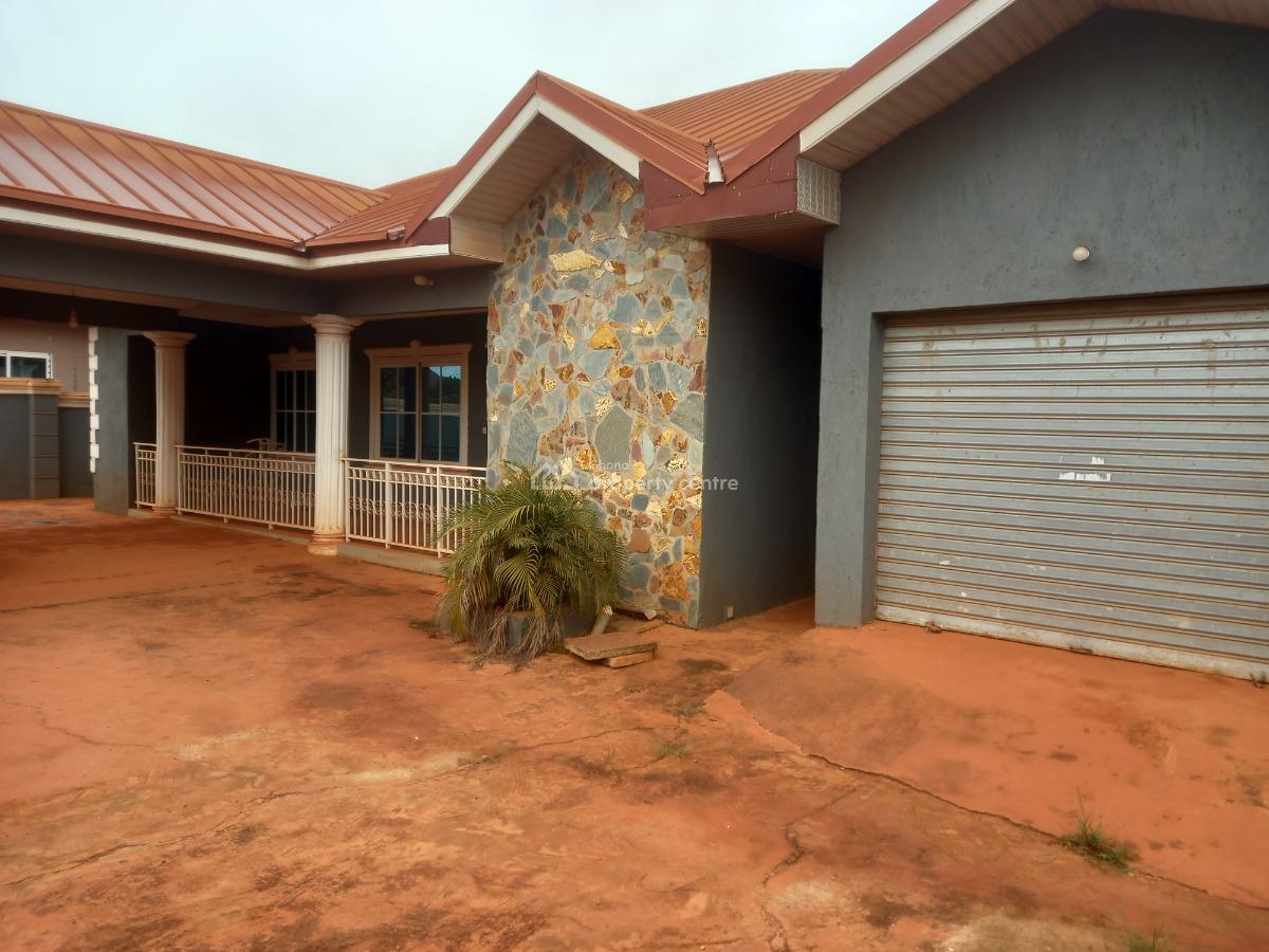 3 Bedrooms, Santasi Nkoransa. Kumasi Obuasi Road., Kumasi Metropolitan, Ashanti, House for Sale