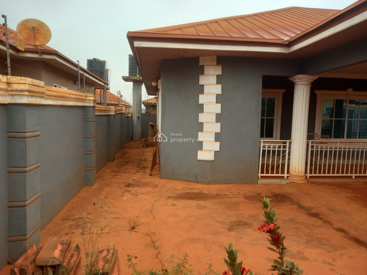 3 Bedrooms, Santasi Nkoransa. Kumasi Obuasi Road., Kumasi Metropolitan, Ashanti, House for Sale