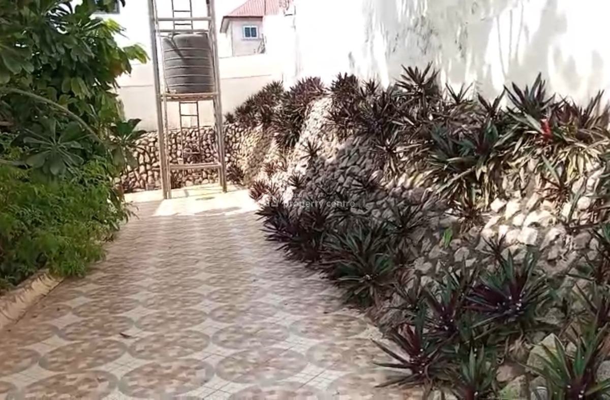5 Bedrooms, Paraku Estate/ Atasomaso., Kumasi Metropolitan, Ashanti, House for Sale