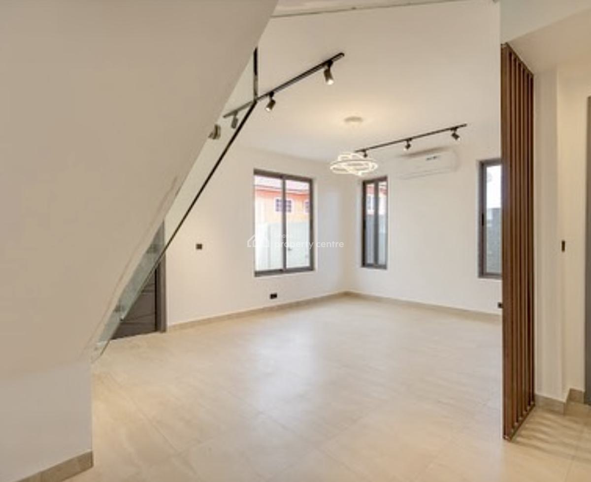 3 Bedroom Townhouse in a Gated Community, Mahama Road, East Airport, Airport Residential Area, Accra, Townhouse for Sale