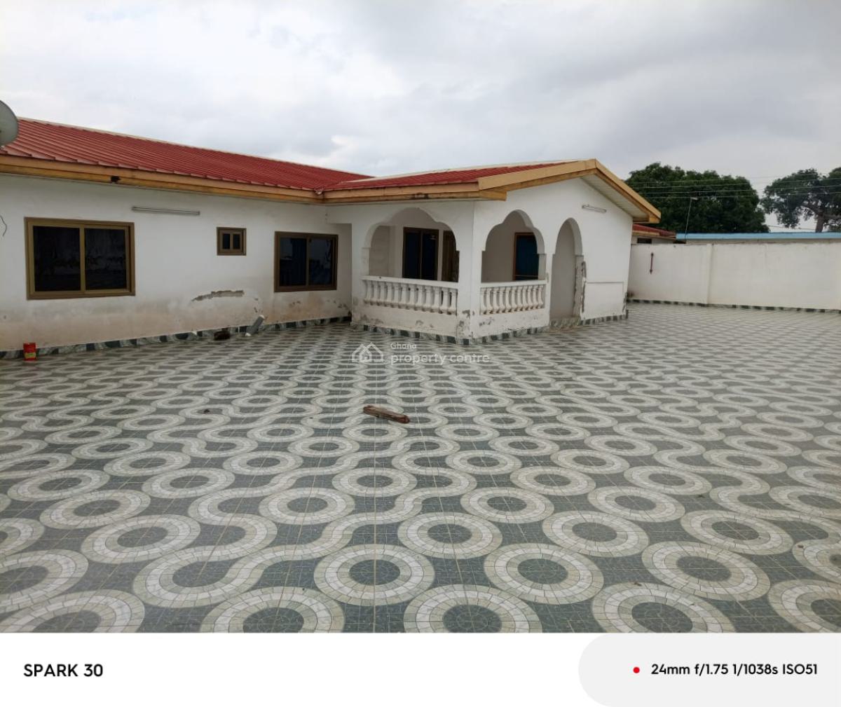*10 Master Brm with Kitchens + Chamber & Hall Self Contain, on 2 Plots, Ablekuma Nsakina, Ga West Municipal, Accra, House for Sale