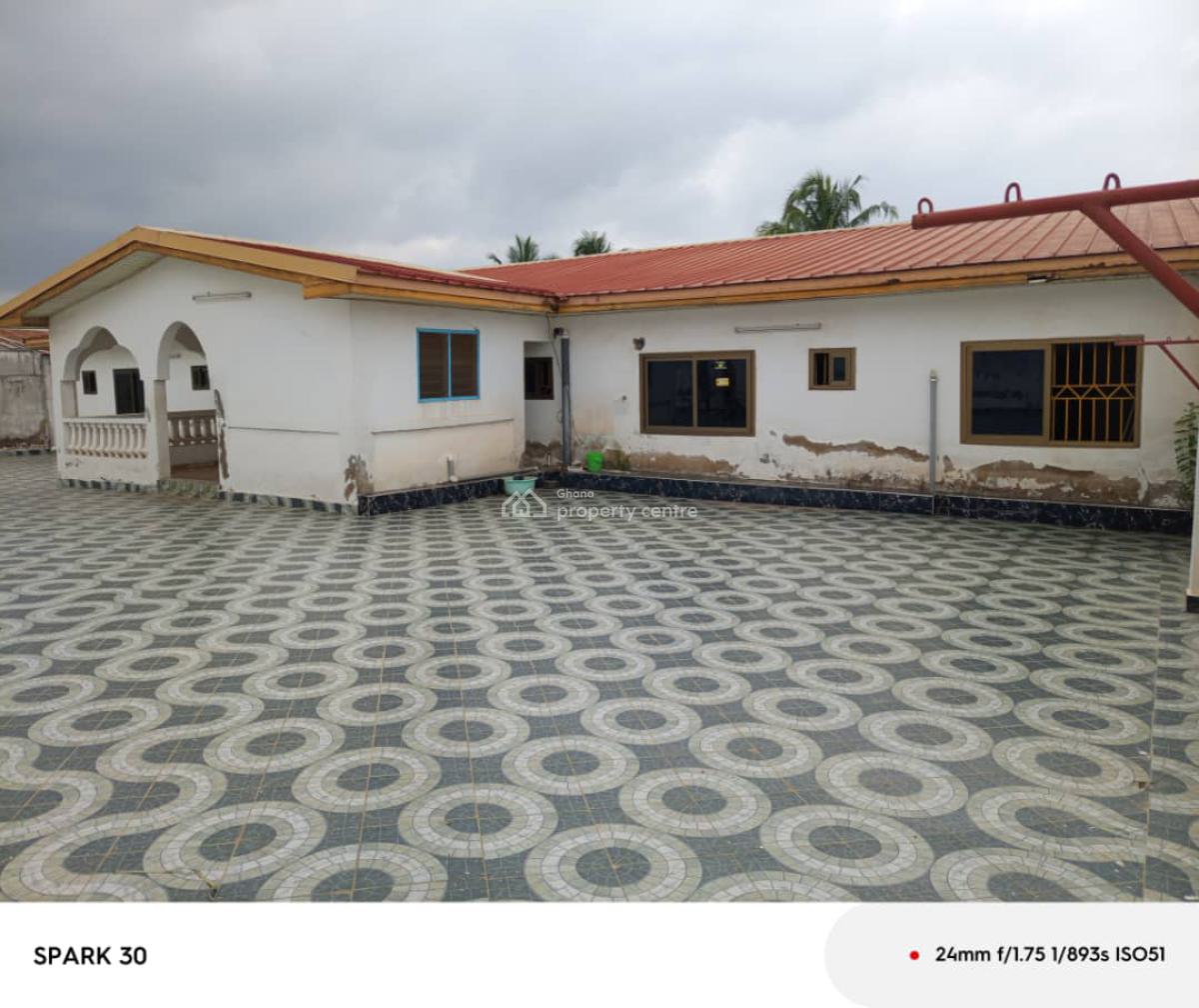 *10 Master Brm with Kitchens + Chamber & Hall Self Contain, on 2 Plots, Ablekuma Nsakina, Ga West Municipal, Accra, House for Sale