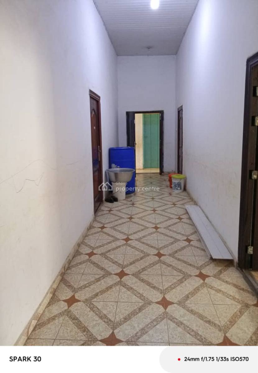 *10 Master Brm with Kitchens + Chamber & Hall Self Contain, on 2 Plots, Ablekuma Nsakina, Ga West Municipal, Accra, House for Sale