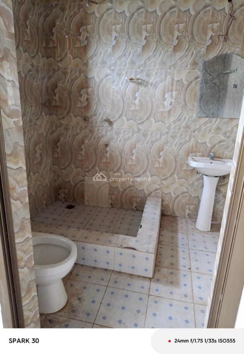 *10 Master Brm with Kitchens + Chamber & Hall Self Contain, on 2 Plots, Ablekuma Nsakina, Ga West Municipal, Accra, House for Sale