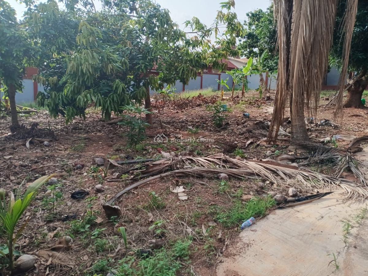 5 Bedrooms ( on 2 Plots), Brofoyedru Adumasa ( Santasi Road)., Kumasi Metropolitan, Ashanti, House for Sale